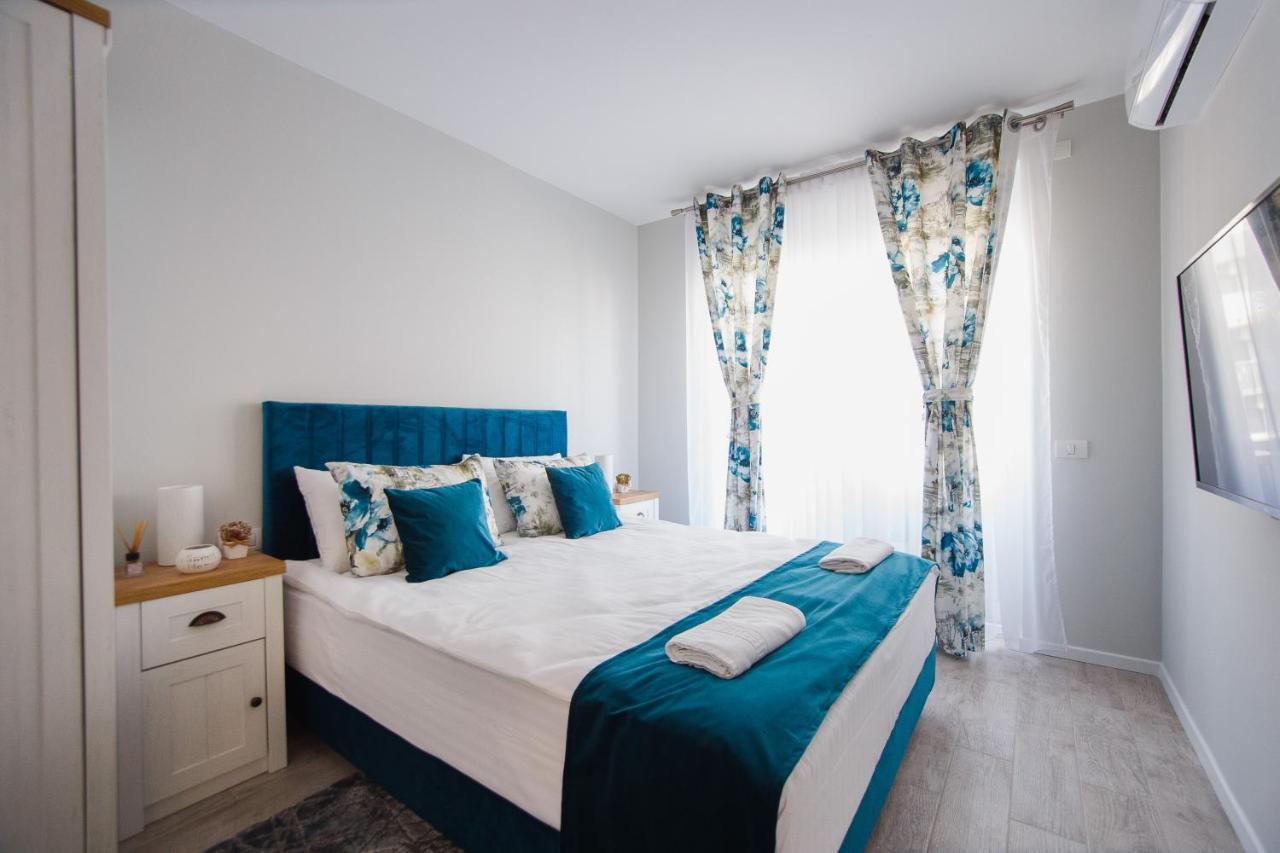 Retreat To A Stylish Home At West Residence Oradea Exterior foto