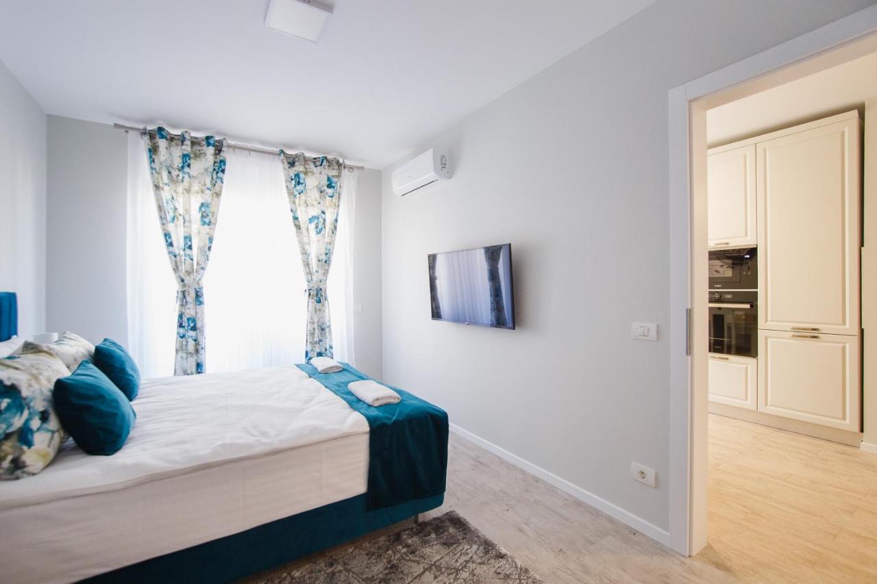 Retreat To A Stylish Home At West Residence Oradea Exterior foto